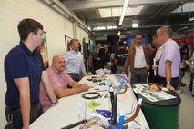 Gepräche am Stand der Firma Kähne.