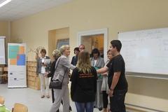 Ministerin Münch beim Eintreffen in der BOS Kirchmöser.