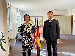 Frau Elisabeth Horst, US-Botschaftsrätin und Gesandte für Kultur, und Oberbürgermeister Steffen Scheller