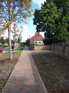 Im Jahr 2018 mit LEADER-Fördermittel instandgesetzter Fußweg im Ortsteil Schmerzke 