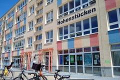 Im Zentrum von Hohenstücken: das Bürgerhaus 