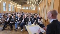 Auch Oberbürgermeister Daniel Keip hieß die Gäste willkommen und brach ein Lanze für die fantastische Welt der Märchen.