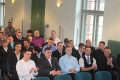 Jungfacharbeiter und Ausbilder