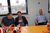 Steffen Scheller und Feuerwehrchef Uwe Hohn.