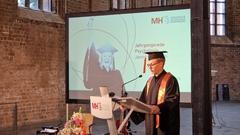 Janno Hellmann während seiner unterhaltsamen Jahrgangsrede.