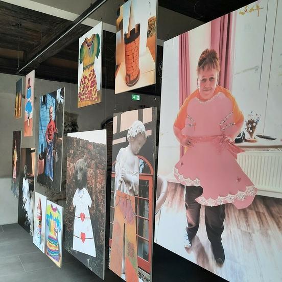 Wunderbare Fotos haben ihren Weg in das Postfach des Stadtmuseums gefunden und sind als Großdruck durch die Fensterscheiben zu erkunden (Foto: Stadtmuseum Brandenburg an der Havel)