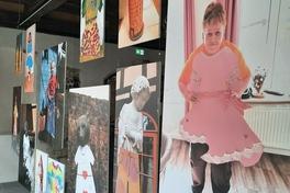 Das „Schau-Fenster“ des Stadtmuseums im Gotischen Haus ist voller Design!