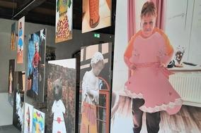 Das „Schau-Fenster“ des Stadtmuseums im Gotischen Haus ist voller Design!