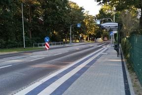 neue Bushaltestelle auf nördlicher Fahrbahnseite