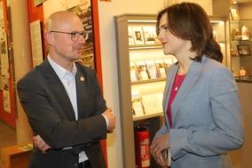OB Keip mit der Ostbeauftragten Elisabeth Kaiser.