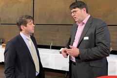 Oberbürgermeister Steffen Scheller im Gespräch mit Dr. Martin Verlage, Geschäftsführer der städtischen Digitalisierungsagentur KL.digital GmbH Kaiserslautern (Januar 2020)