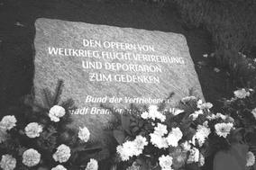 Gedenksteine und Gedenktafeln