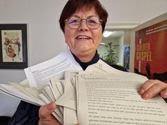 "Der Stapel der Einsendungen wächst dieser Tage Tag für Tag", freut sich Fouqué-Bibliotheksdirektorin Cornelia Stabrodt.