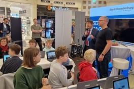 Oberbürgermeister Steffen Scheller und STG-Geschäftsführer Thomas Krüger eröffneten die 1. Brandenburger 3D-Drucktage.