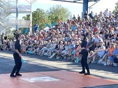 Die Berliner Artistengruppe Canawaltwins begeisterte mit Jonglage