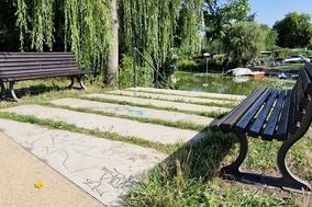 Einst standen die beiden Bänke einsam auf dem Rathaushof und werden nun am Packhof sicherlich ein beliebter Treffpunkt und Pausen-Platz.