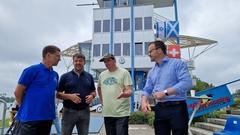 Regattastrecken-Leiter Uwe Philipp mit Oberbürgermeister Steffen Scheller, Brandenburgs Skater-Pionier Christian Heise und Jan Redmann.