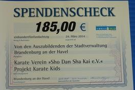 Spendenscheck für Karate Kids