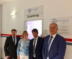 Michael Glaser, GF Jobcenters Brandenburg an der Havel, Oberbürgermeister Steffen Scheller, Dr. Ramona Schröder, Vorsitzende der Geschäftsführung der Agentur für Arbeit Potsdam, und Christof Kürschner, Schulrat im Staatlichen Schulamt Brandenburg an