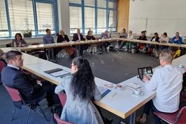 Oberbürgermeister Steffen Scheller hatte am Schulleiterstammtisch die Bildungs-Beigeordnete Alexandra Adel und Schulamts-Leiter Tony Eisbrenner dabei.