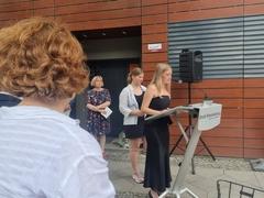 Am Recherche-Projekt beteiligte Schülerinnen und Scchüler des Dom-Gymnasiums berichtete von den Ergebnissen.