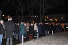 Neben Vertretern der Landesregierung und des öffentlichen Lebens waren auch Bürgerinnen und Bürger der Havelstadt anwesend, um den Opfern des Nationalsozialismus zu gedenken.