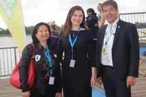Steffen Scheller mit Dr. Snezana Jankovic (Serbien) und Irene Susan Barreiro Natividad (Philippinen).