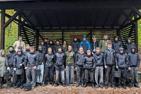 Gruppenbild der Abiturstufe, die fleißig sammelte.