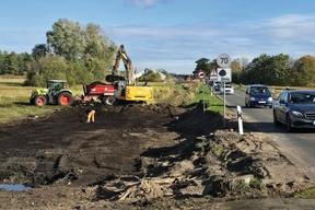 Erdarbeiten im Bereich der Straßenanbindung der westlichen Seite