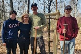 Baumpaten pflanzten Baum des Jahres 2022, die Rotbuche, am Gördenseewanderweg