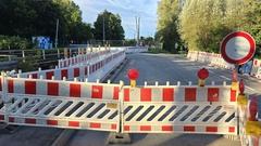 Noch müssen die Absperrungen bleiben.