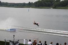 Barfuß-Wasserski: Immer wieder faszinierend, was die Aktiven leisten.