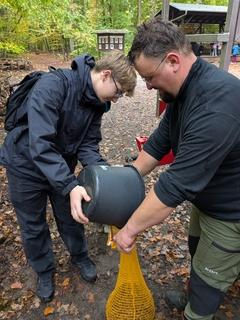 Die gesammelten Eicheln wurden in Säcke abgefüllt.