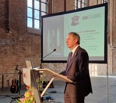 MHB-Präsident Hans-Uwe Simon begrüßte die zweite Kohorte des Zahnmedizinstudiums an der MHB.