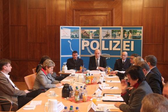 Innenminister Dr. Woidke stellt Polizeistrukturreform vor