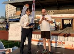 Steffen Scheller unterschreibt die Kooperationsvereinbarung zum Projekt "LIVE".