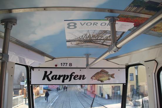 Modernisierte Straßenbahn auf den Namen „Karpfen“ getauft