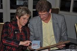 Oberbürgermeisterin mit Schulleitern aus ...