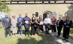 Azubis nach der Zeugnisübergabe