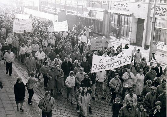 Am 12. November 1989 markierte die größte Demonstration in Brandenburg an der Havel das Aufziehen neuer Zeiten (Foto: Stadtarchiv Brandenburg an der Havel)
