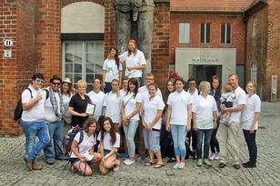 Gruppenfoto vor dem Roland