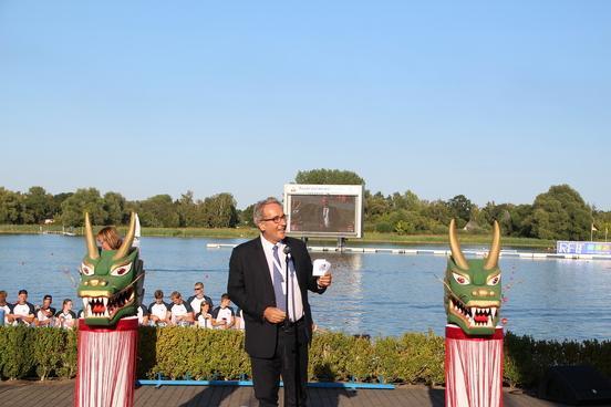 EDBF-Präsident Claudio Schermi erklärt die Drachenboot-EM 2018 für eröffnet.