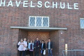 Bezirksschulleiter vor der Havelschule