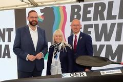 Sportminister Hoffmann mit Senatorin Spranger und OB Keip.