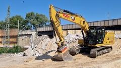 Nach dem Freilegen und dem Abbruch der Widerlager zeigt sich die Notwendigkeit der Bohrpfahlwände.