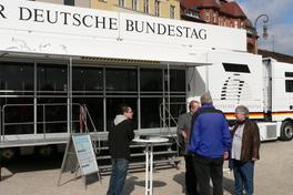 Reges Interesse am Bundestag-Infomobil