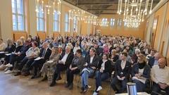 Das Publikum der ersten Märchenmatinee im 22. "Undine"-Wettbewerb für neue Märchen.