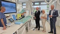 Klinikdirektor Prof. Dr. Oliver Ritter erläutert, was die neue Technik möglich macht und wie schonend Eingriffe erfolgen können.