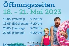 Plakat mit Öffnungszeiten
