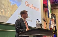 Oberbürgermeister Steffen Scheller hielt bei der Jahreshauptversammlung der Freiwilligen Feuerwehren ein Grußwort.